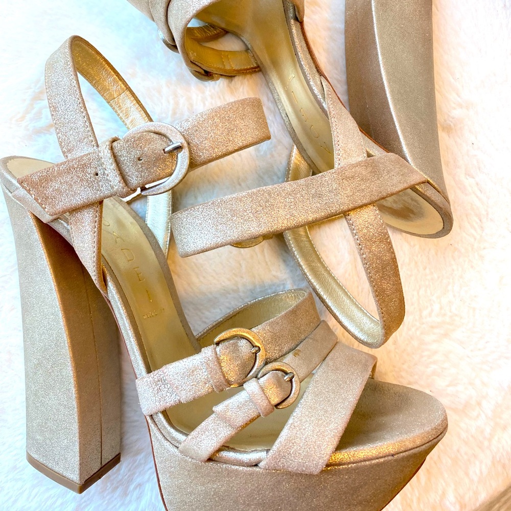 ✨Like new✨ Casadei platform sandals